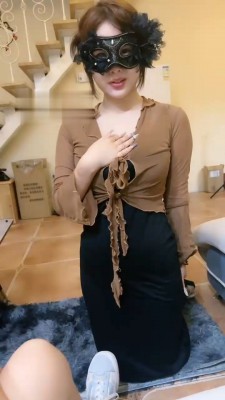 【天津女仆】开发闺蜜做狗-下跪/闻舔小白鞋棉袜裸足_HD绳艺资源