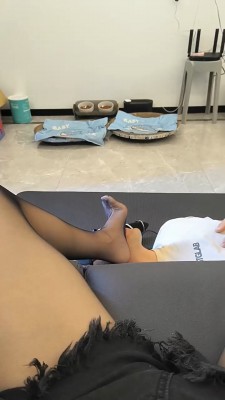 图片[6]_【瑶瑶】黑丝高跟踩地毯恋足_HD绳艺资源