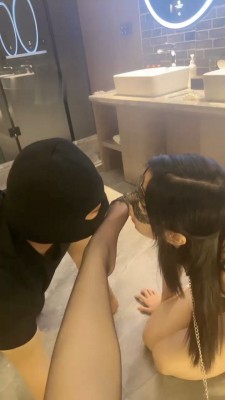 图片[3]_【反差楠熙】情侣奴发骚-舔原味脚/抽耳光/吃口水/奴下奴闻白袜_HD绳艺资源