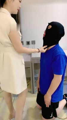 【蜜糖情侣】骑马/鞋跟踩狗舌/肉丝脚插嘴闻舔/耳光_HD绳艺资源