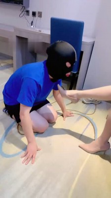 图片[3]_【蜜糖情侣】骑马/鞋跟踩狗舌/肉丝脚插嘴闻舔/耳光_HD绳艺资源