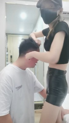 【美娜格格】揪耳朵/抽耳光/踩狗脸/训练_HD绳艺资源