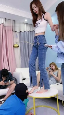 图片[9]_【麋鹿银儿】性感女神全体重跳踩/踩狗舌/喝洗脚水_HD绳艺资源