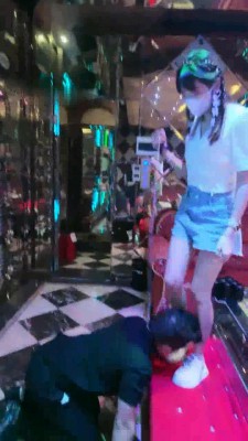 图片[13]_【禾未】KTV双女神调-骑马踩踏/舔鞋底/闻臭袜脚【三视角完整版】_HD绳艺资源