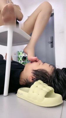 图片[9]_【cc.s】往死里虐狗-长靴踩踏/腿绞/舔脏鞋底_HD绳艺资源