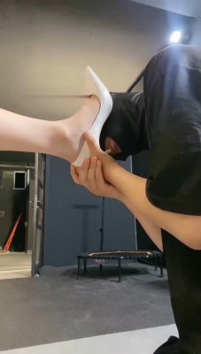 【冰诺】掐乳/舔高跟裸足/插嘴_HD绳艺资源