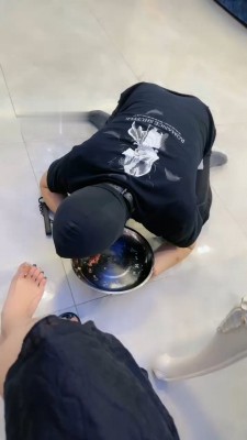 图片[5]_【初见】圈养家奴伺候主人吃饭/被棍棒暴躁_HD绳艺资源