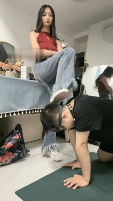 图片[2]_【尤物】匡威白袜气味辱/骑马转胯/全体重踩/腿绞_HD绳艺资源