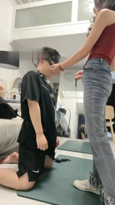 图片[4]_【尤物】匡威白袜气味辱/骑马转胯/全体重踩/腿绞_HD绳艺资源