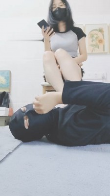 图片[6]_【灵竹】高跟裸足踩脚垫/转胯/坐脸窒息_HD绳艺资源