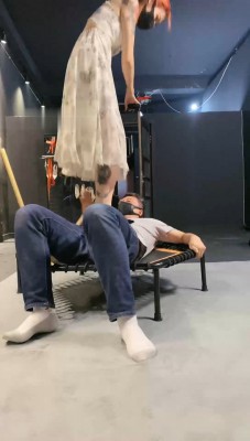 【冰诺】高跟肉丝全体重跳踩人体蹦床_HD绳艺资源