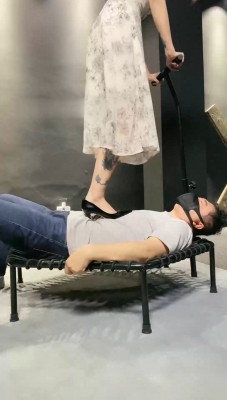 图片[2]_【冰诺】高跟肉丝全体重跳踩人体蹦床_HD绳艺资源