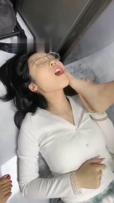 图片[8]_【橙宝】双母畜-奴下奴-舔高跟/掐脖骑马/吃白袜/插嘴/竖中指_HD绳艺资源