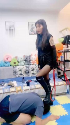 【兔兔大人】训练骑马踢踹/全体重踩/闻舔靴子/鞋抽耳光_HD绳艺资源