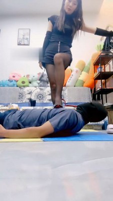 图片[6]_【兔兔大人】训练骑马踢踹/全体重踩/闻舔靴子/鞋抽耳光_HD绳艺资源