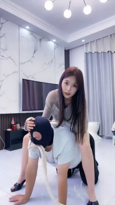 图片[9]_【麋鹿银儿】超美车模D-踩脖窒息/骑马/磕头求饶/裸足插嘴_HD绳艺资源