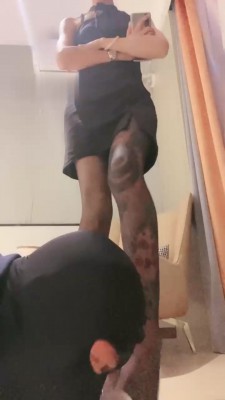 图片[2]_【秋秋】头顶鞋子/多双脏鞋子闻舔/耳光抽_HD绳艺资源