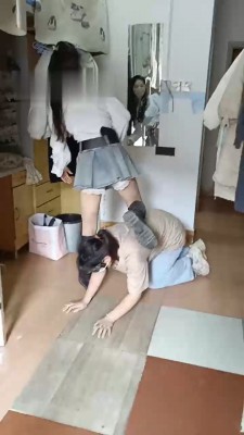 【爱可】母畜-双主寝室走廊虐-原味辱_HD绳艺资源