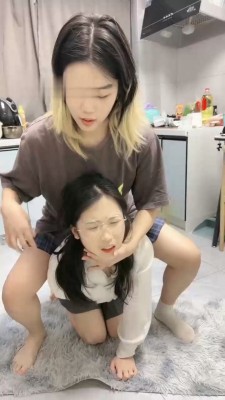 图片[8]_【橙宝】姐妹相互虐-奴下奴-白袜塞嘴/喂圣水/舔脏鞋/骑马/耳光_HD绳艺资源