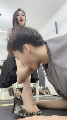 图片[2]_【萱萱】骑马转胯/高跟踩/裸足闻舔_HD绳艺资源