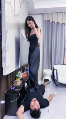 【麋鹿银儿】超美模特-运动鞋高难度挑战踢踹/踩踏_HD绳艺资源