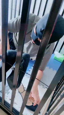 图片[7]_【缘彼大大】鞋绑狗嘴/洗脚水+口水/转胯/脚喂酸奶/狗笼舔脚_HD绳艺资源