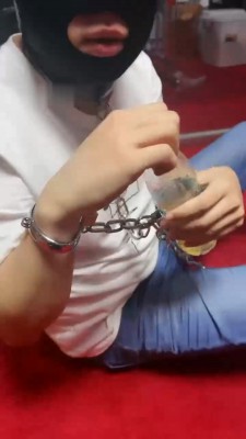 【亿姐】铁链绳艺技巧多绳艺导师虐打踢踹/喝圣水【完整版】_HD绳艺资源