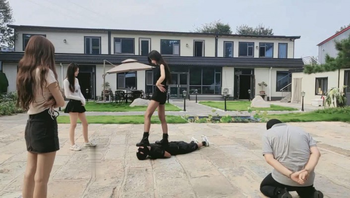 图片[3]_【沅芷大人】3S轮流飞踹狂踹双奴/全体重踩踏【双视角版】_HD绳艺资源