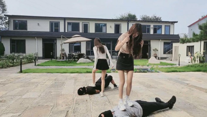 图片[4]_【沅芷大人】3S轮流飞踹狂踹双奴/全体重踩踏【双视角版】_HD绳艺资源