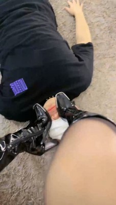 图片[8]_【潘妮绳艺导师】长靴黑丝踩/掐乳训练/品尝原味脚_HD绳艺资源