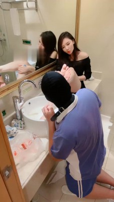 【木子大大】伺候洗脚/高跟碾压踩/圣水淋浴_HD绳艺资源