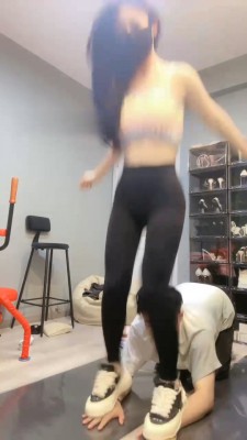 【伊楠】健身女神S-运动鞋高难度挑战踢踹_HD绳艺资源