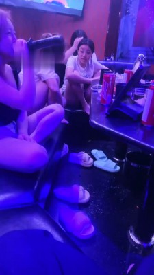 图片[9]_【古月安妮】群绳艺导师聚会-KTV裸足踩狗【双视角版】_HD绳艺资源