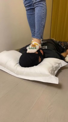 【子橘】原味白船袜全体重踩脸_HD绳艺资源