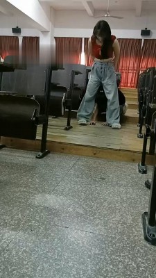 【爱可呀】双S教室玩闺蜜-转胯/闻舔原味【双视角版】_HD绳艺资源