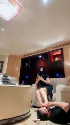 【猫神大人】白富美S-骑马/提档/大长腿踩碾压_HD绳艺资源