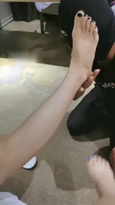 【朱迪】骑马/品尝裸足-续集【双视角版】_HD绳艺资源