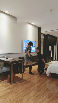 【芊兮殿下】长靴S肉丝闻舔/骑马骑脖/提档/踩踏_HD绳艺资源