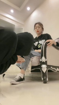 图片[4]_【萱萱子】帆布鞋原味白袜踩踏/闻舔_HD绳艺资源