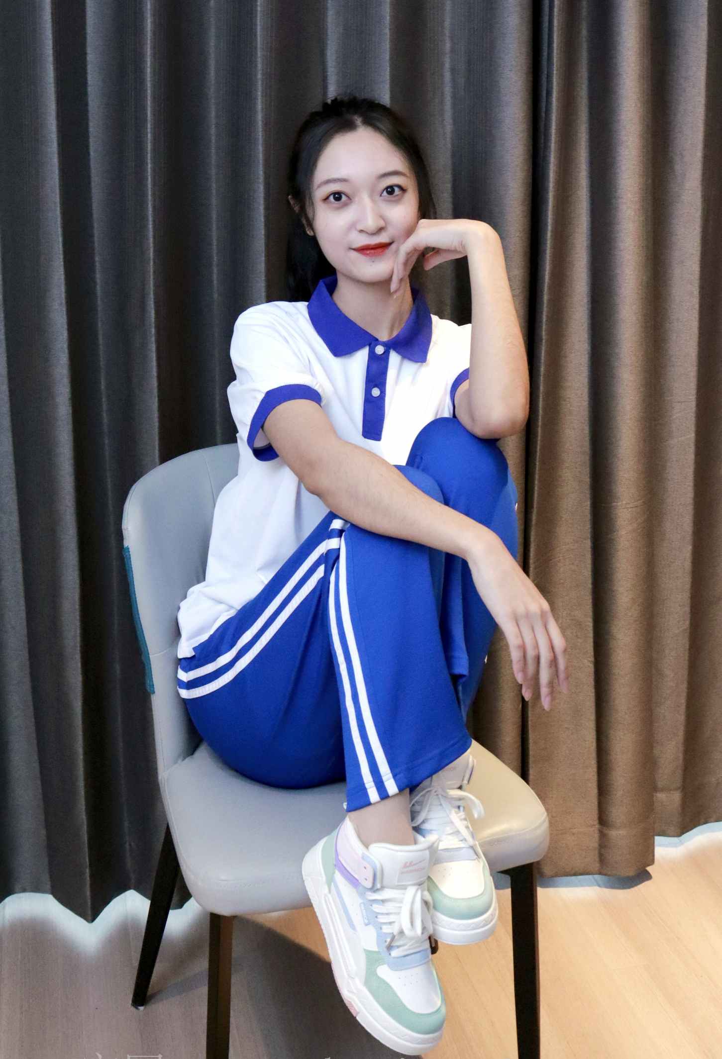 [初夏女神]NO.001 依依~校服搭配37码运动鞋拍摄_HD绳艺资源