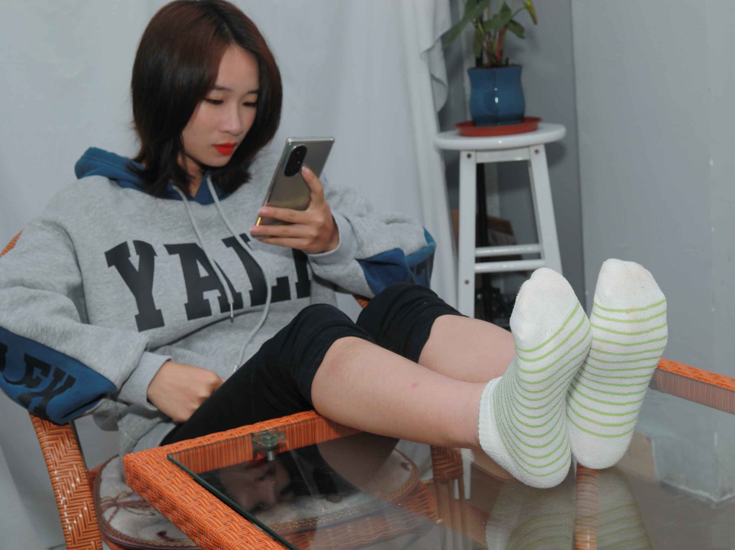 [Pary学生模拍]057 小燕脱掉棉袜展示36码小嫩脚_HD绳艺资源