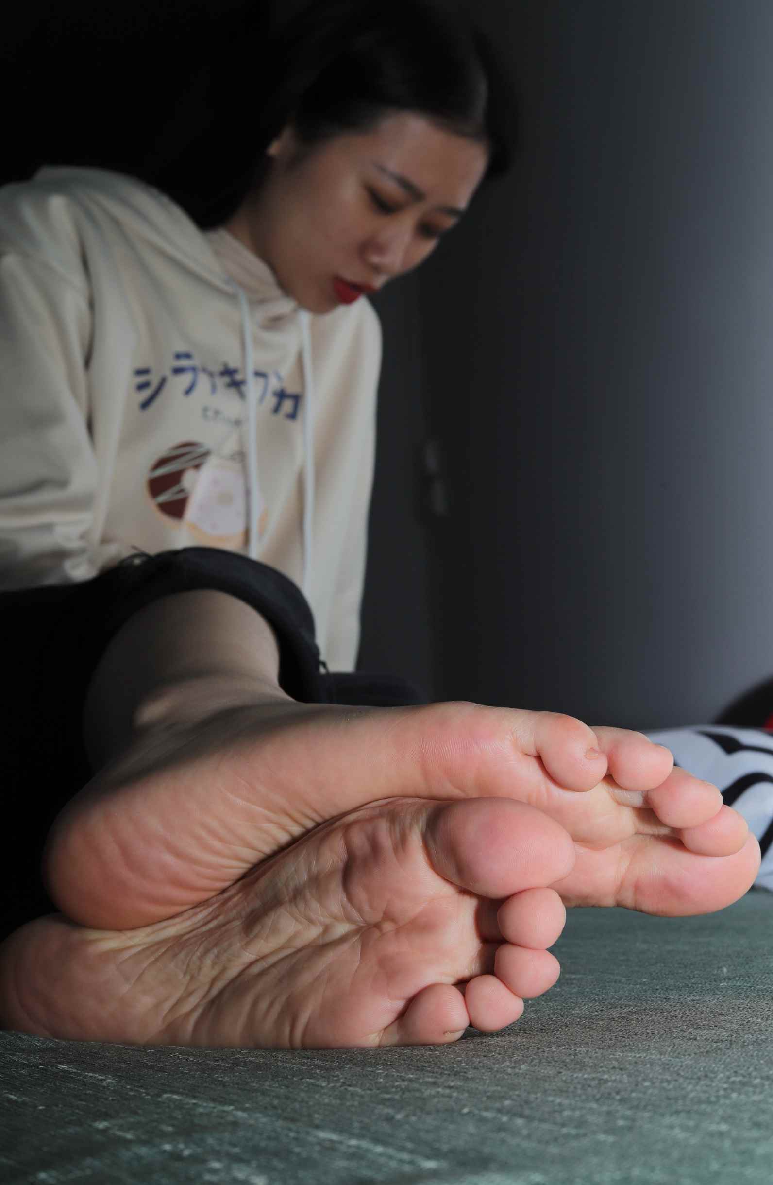 [Pary学生模拍]015 极品美女小芳第一季超近距离拍摄脚底_HD绳艺资源