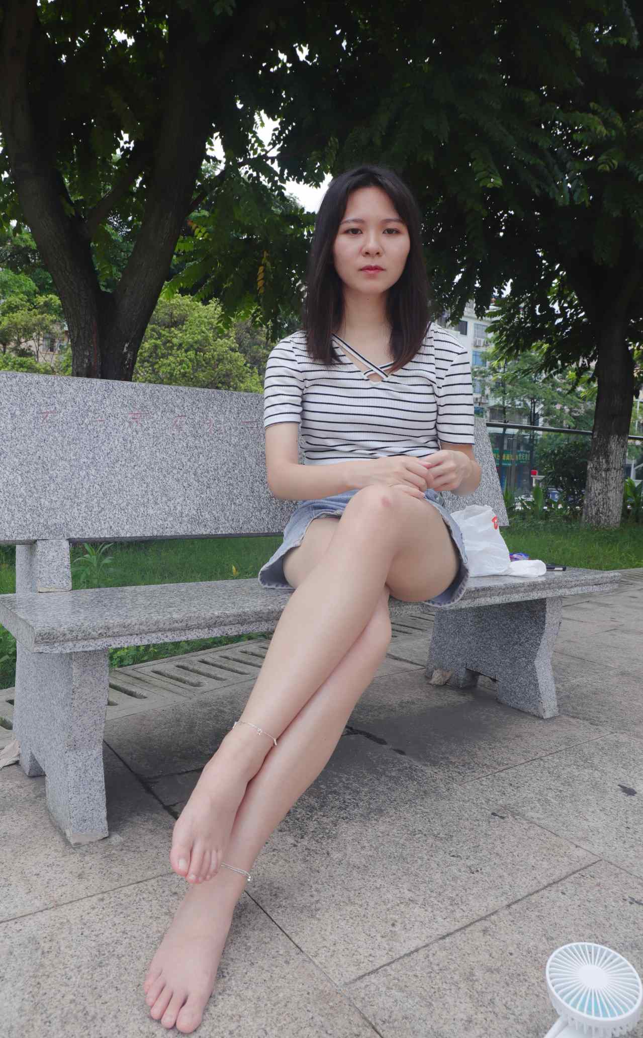 [Pary学生模拍]001 大美女慧婷公园展示美脚_HD绳艺资源