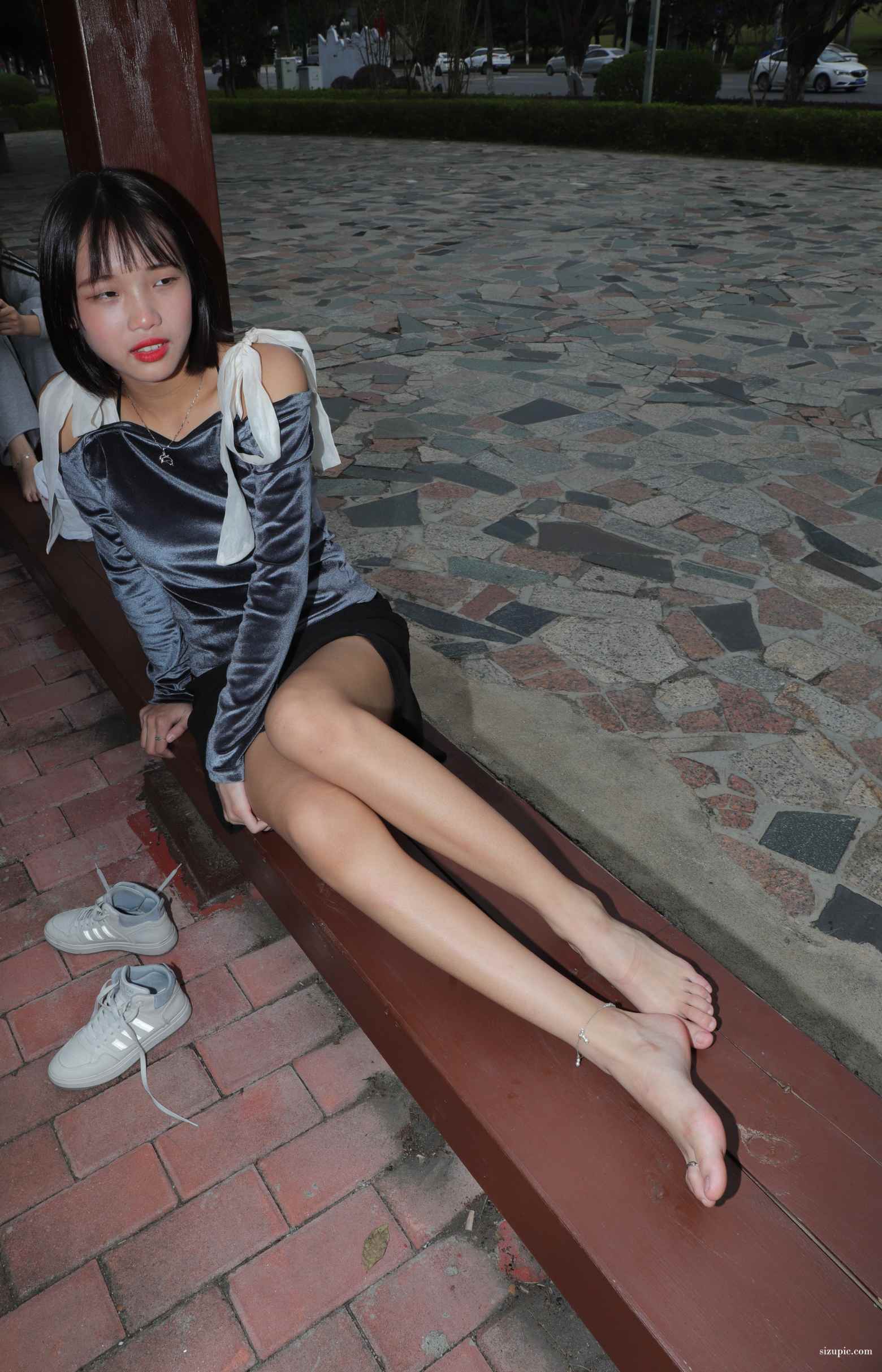 [Pary学生模拍]028 新模极品女神丽丽首发.长廊展示38码美脚_HD绳艺资源