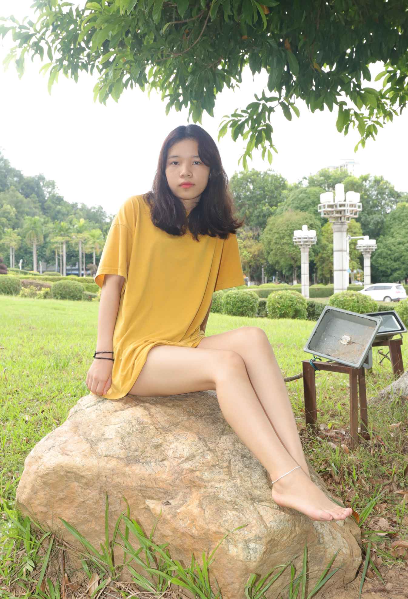 [Pary学生模拍]038 新模小宁草地上大方露出美脚_HD绳艺资源