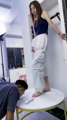 图片[5]_【麋鹿银儿】闻舔高帮匡威原味白袜/踩踏喂食_HD绳艺资源