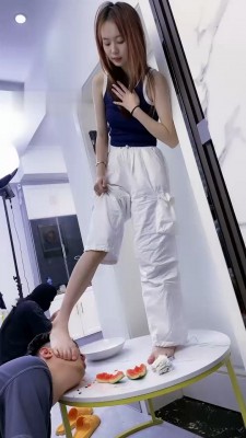 图片[7]_【麋鹿银儿】闻舔高帮匡威原味白袜/踩踏喂食_HD绳艺资源