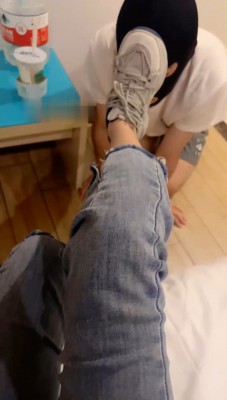 【绝美兔绳艺导师】闻舔脏运动鞋白袜裸足_HD绳艺资源