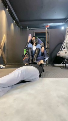 【冰诺】长靴高跟全体重踩地毯狗_HD绳艺资源