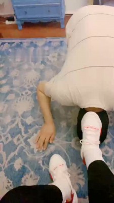 【赛琳娜】高跟小白鞋全体重踩踏/耳光_HD绳艺资源